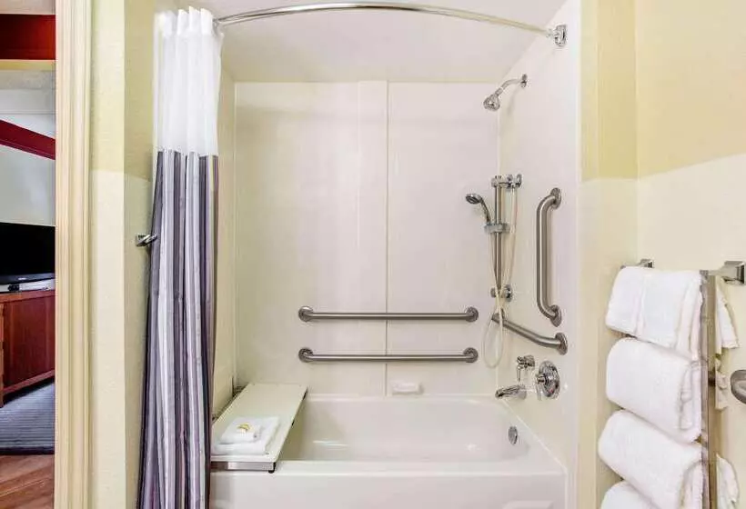 هتل La Quinta By Wyndham Raleigh Crabtree