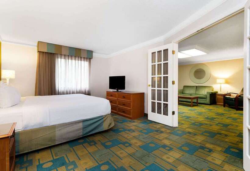 ホテル La Quinta By Wyndham St. Pete Clearwater Airport