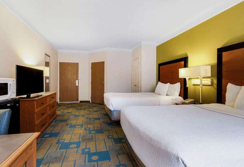 ホテル La Quinta By Wyndham St. Pete Clearwater Airport