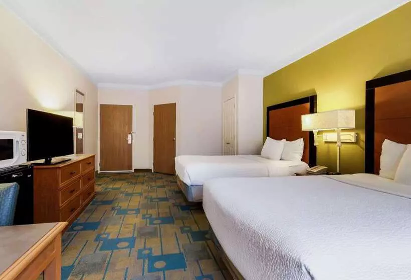 هتل La Quinta By Wyndham St. Pete Clearwater Airport