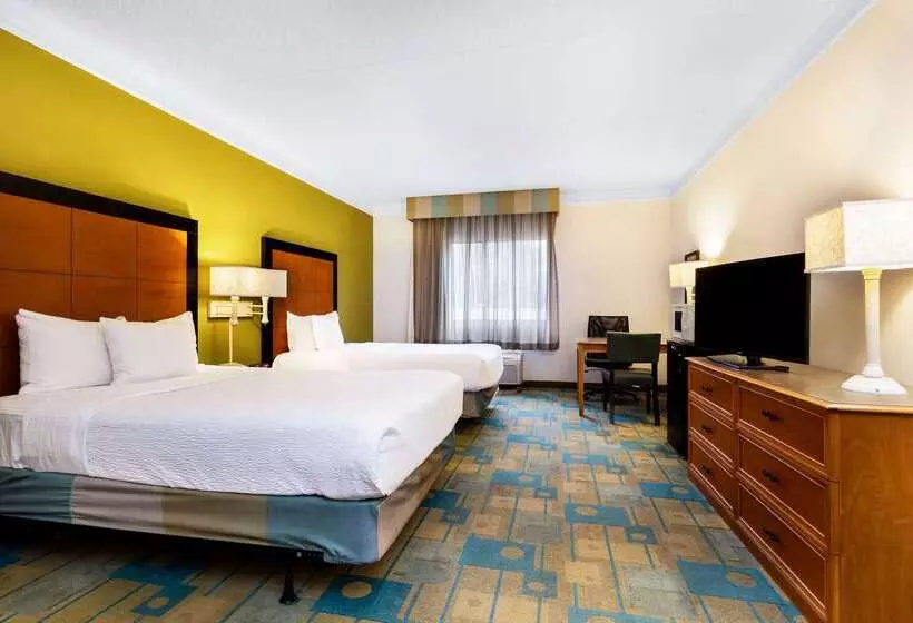 هتل La Quinta By Wyndham St. Pete Clearwater Airport