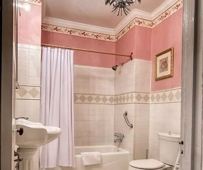 La Reserve Bed And Breakfast