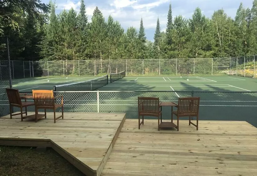 Ludlow's Island Resort