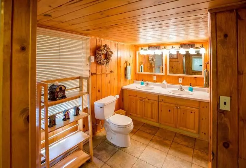 Ludlow's Island Resort