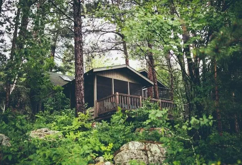 Ludlow's Island Resort