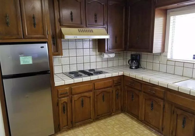 מוטל Lone Oak Lodge