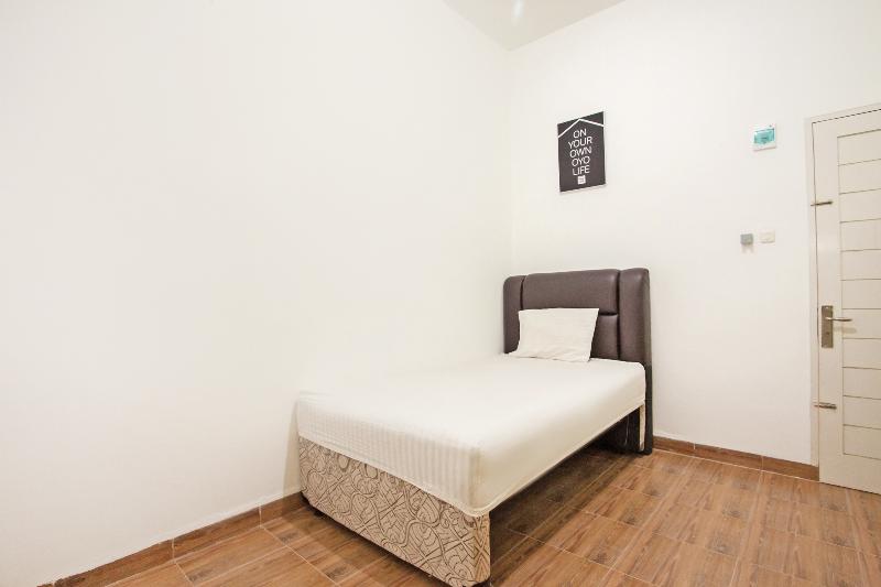 호텔 Oyo Life 2254 Kost Oetama Syariah