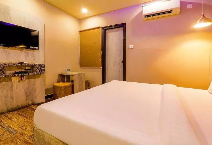 Fabhotel Rudra Inn & Cafe