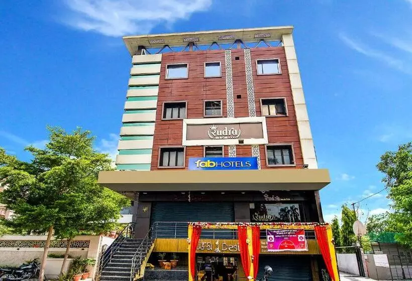 Fabhotel Rudra Inn & Cafe
