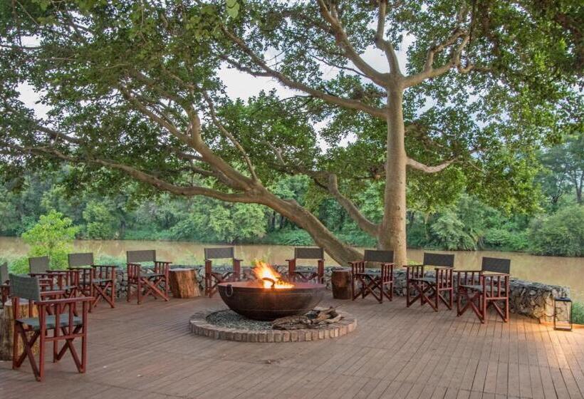 ホテル Abelana River Lodge