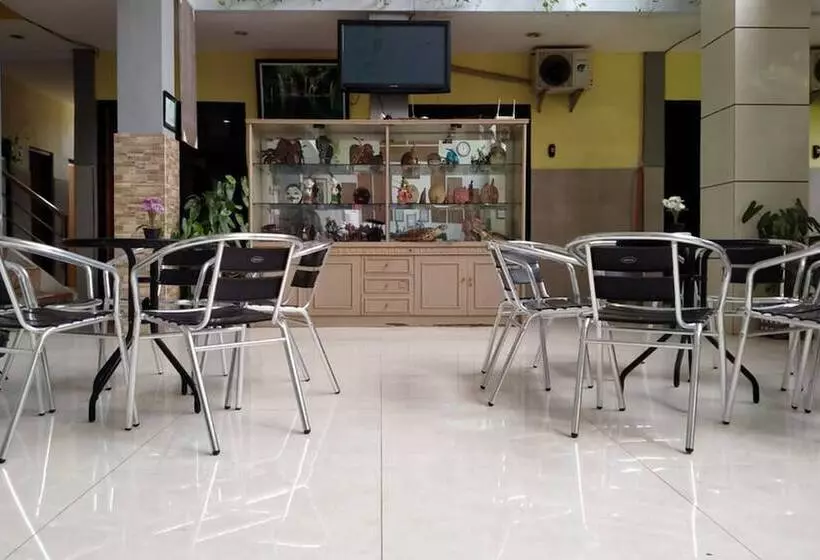 Reddoorz @ Hotel Surabaya Sumenep