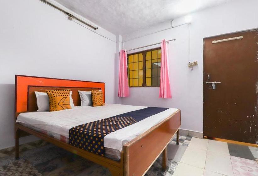 هتل Spot On 49251 Harish Chandra Guest House