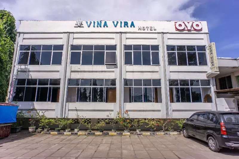 Hotel Oyo 2180 Vina Vira