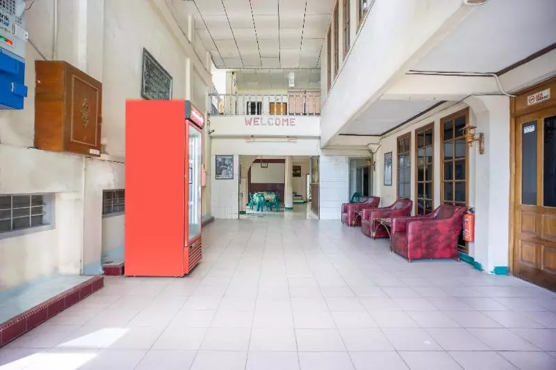 Hotel Oyo 2180 Vina Vira