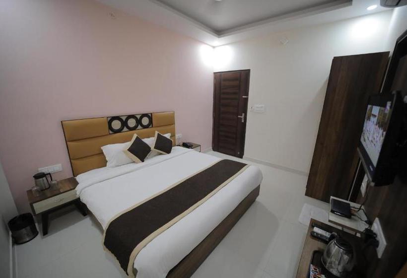 בית מלון כפרי Piestay Shahi Palace