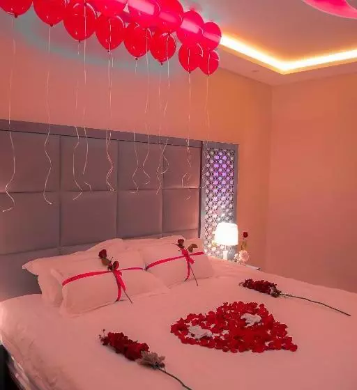 هتل Loluat Al Matar Furnished Units