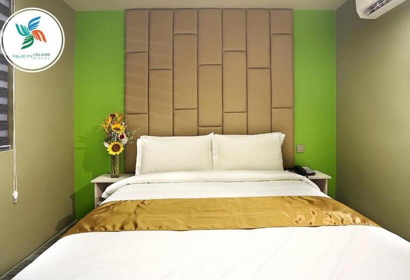 Hotel Felicity Island