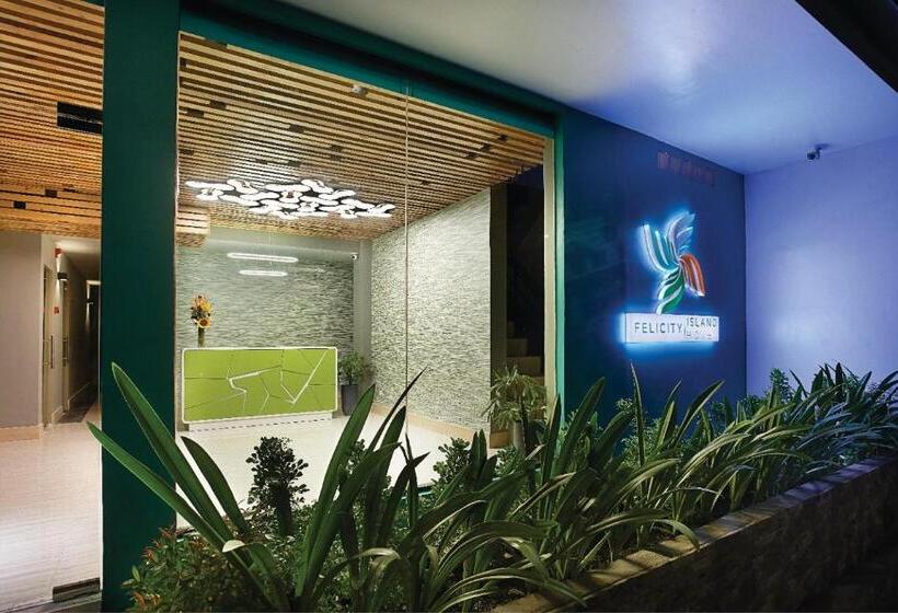 Hotel Felicity Island