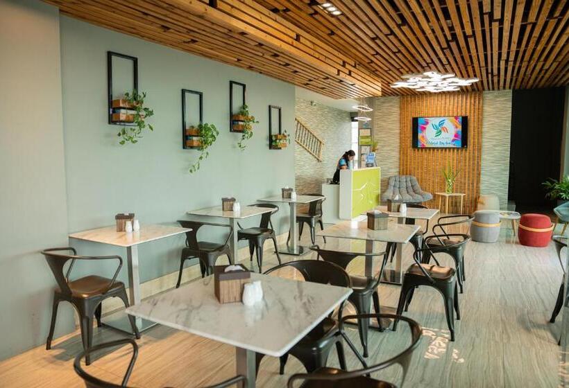 Hotel Felicity Island