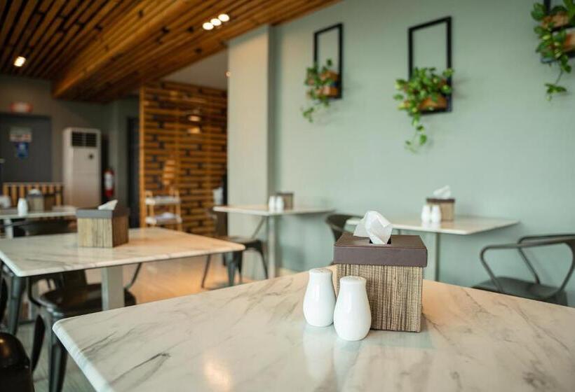 Hotel Felicity Island