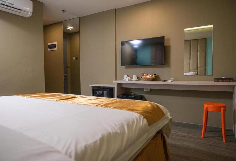 Hotel Felicity Island