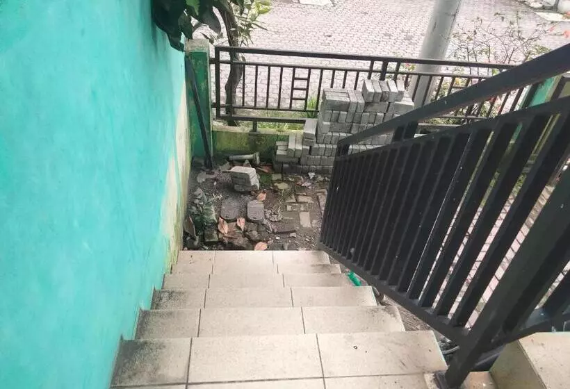 Hotelli Spot On 92839 Nany Asoka Syariah