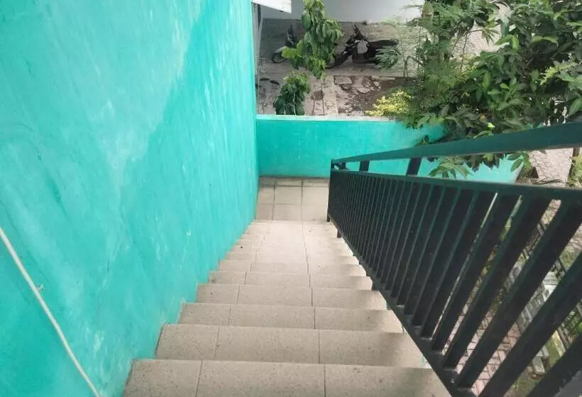 Hotelli Spot On 92839 Nany Asoka Syariah