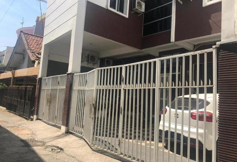 Hotel Oyo 1893 Omah Dharma