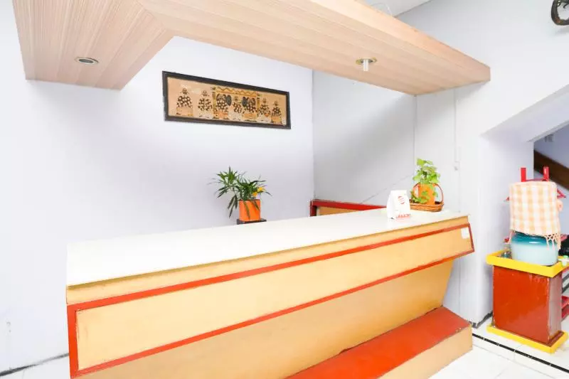 ホテル Oyo 2003 Female Residence