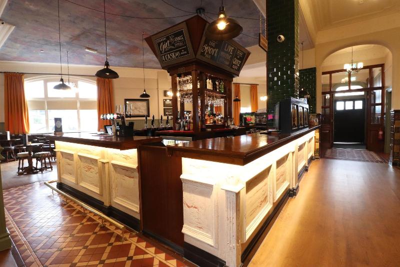 酒店 The Bridge Inn