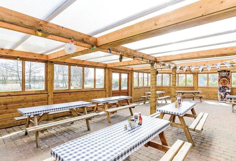 استراحتگاه Pickering Lodges