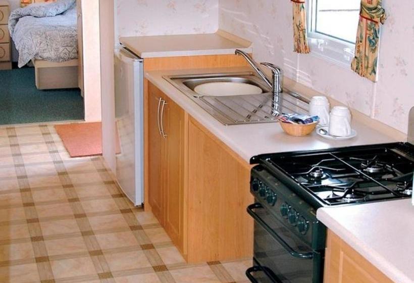 אתר נופש Riverside Holidays