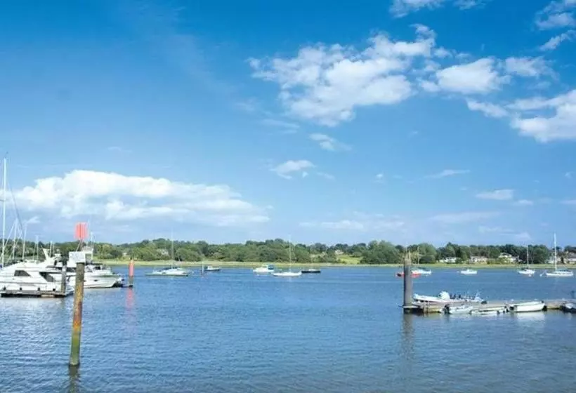 Lomakeskus Riverside Holidays