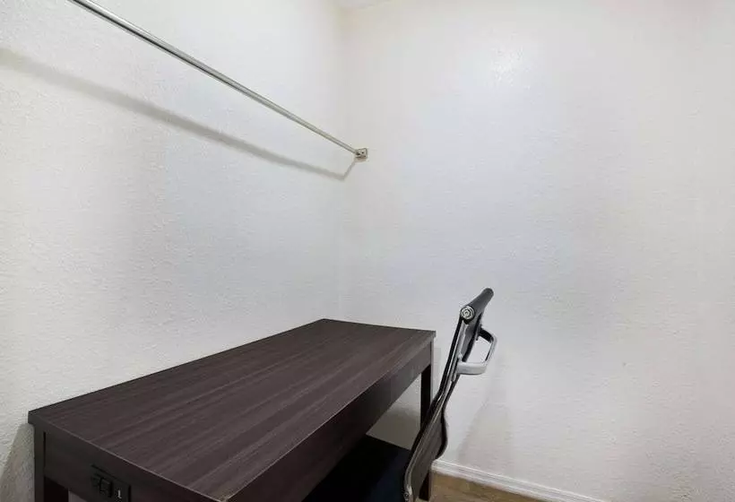 ホテル Econo Lodge