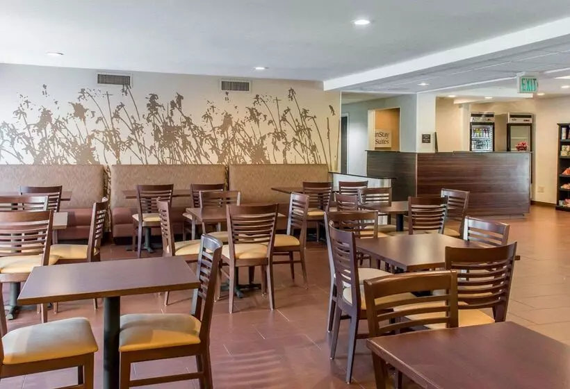 ホテル Mainstay Suites Pittsburgh Airport
