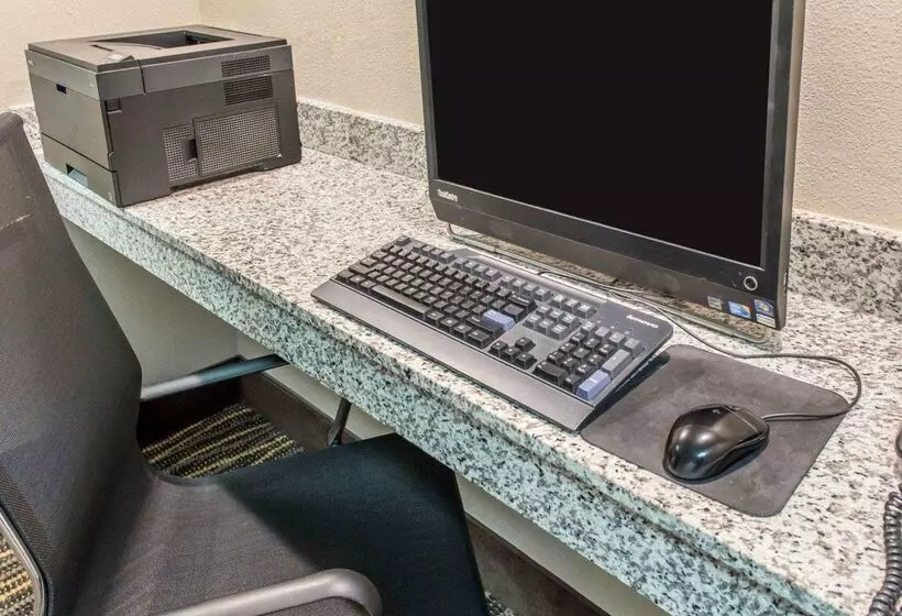 ホテル Mainstay Suites Pittsburgh Airport