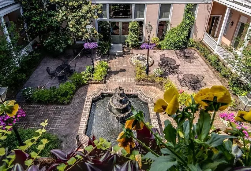 Отель Malaga Inn