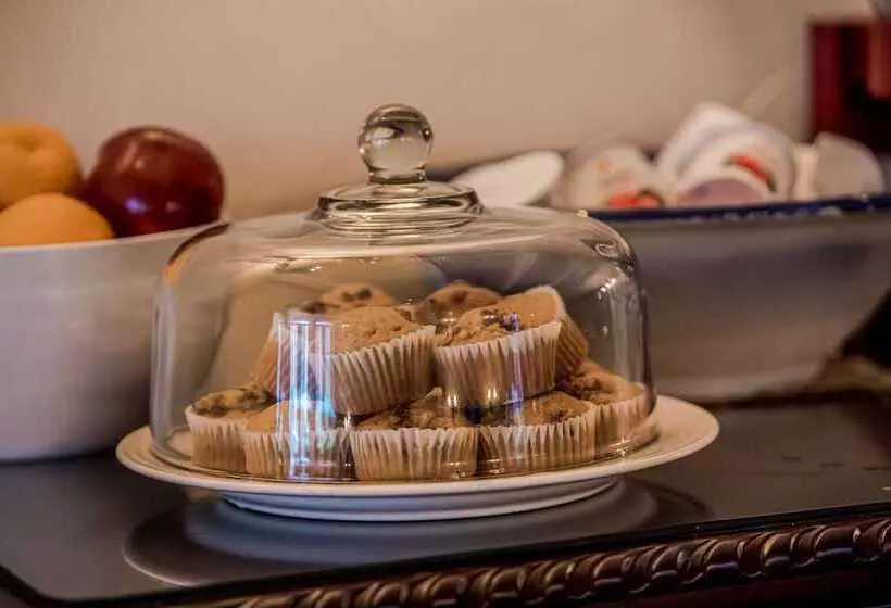 Отель Malaga Inn