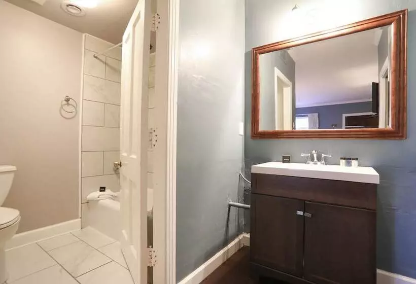 Отель Malaga Inn