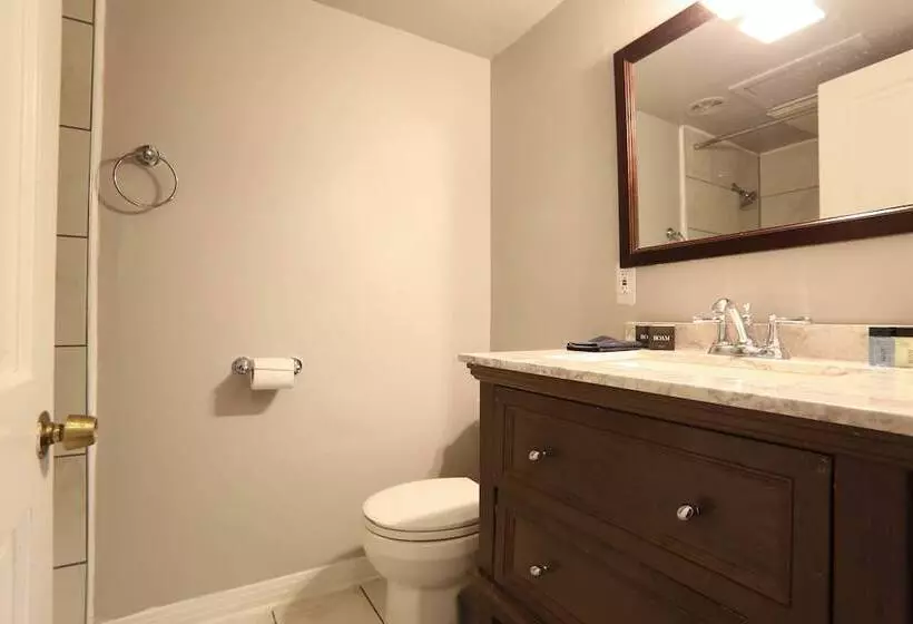 Отель Malaga Inn