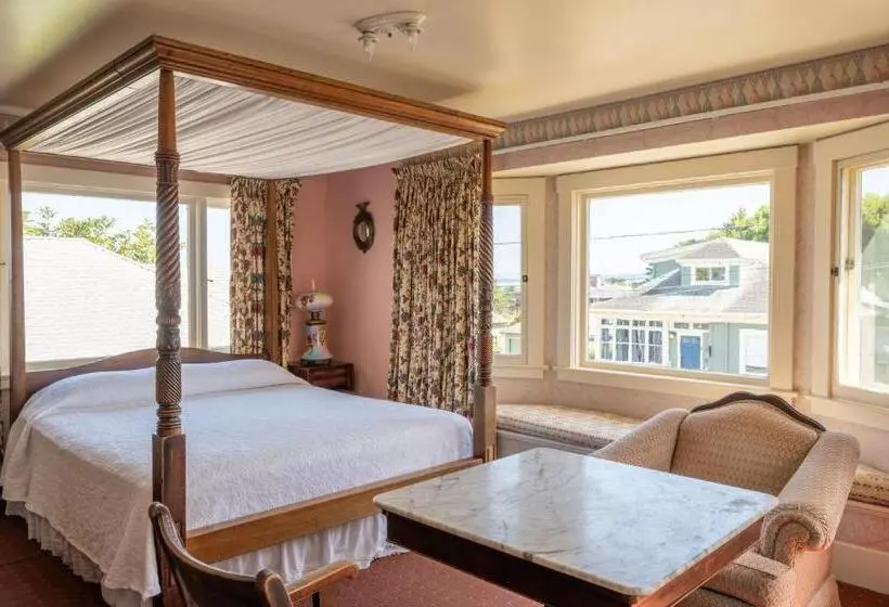 فندق Martine Inn