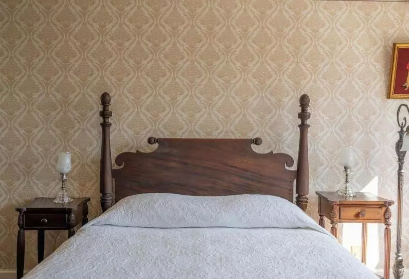 فندق Martine Inn