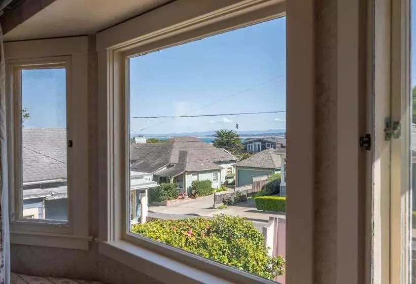 فندق Martine Inn