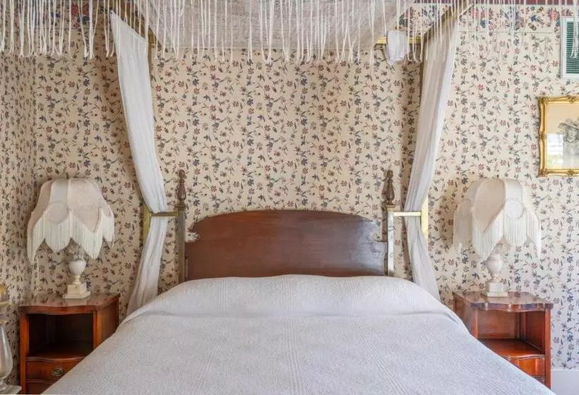 فندق Martine Inn