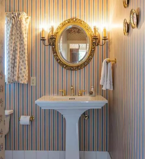 فندق Martine Inn