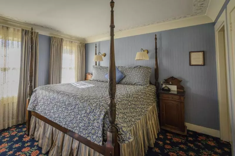 Mendocino Hotel & Garden