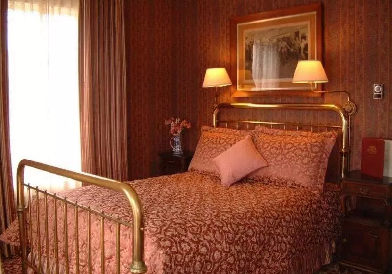 Mendocino Hotel & Garden