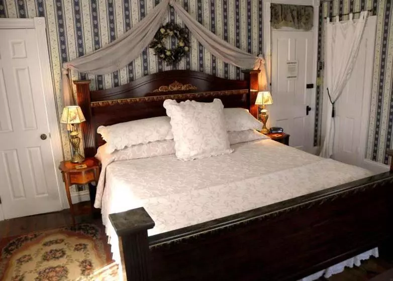 هتل Miss Molly's Inn