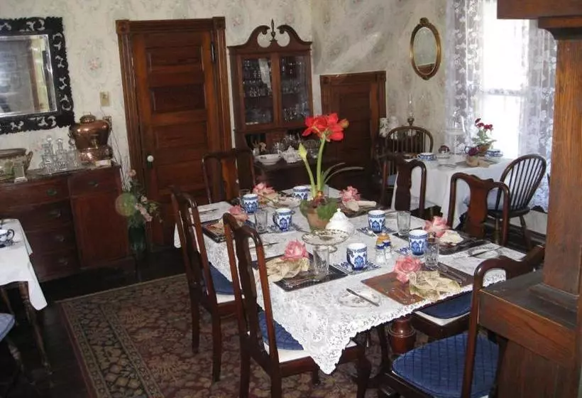 هتل Miss Molly's Inn