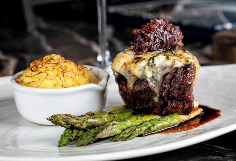 Hotelli Opal Grand Oceanfront Resort & Spa